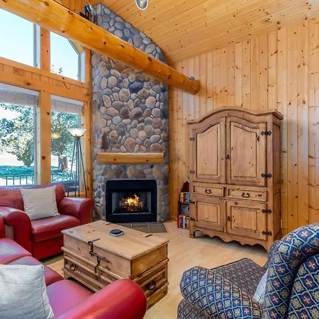 Eagle Crest Chalet With Hot Tub And Cabin Vibes Redmond Exterior photo