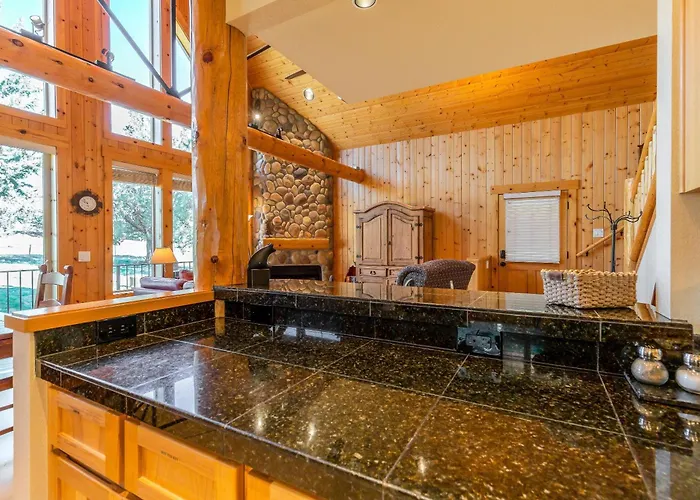 Eagle Crest Chalet With Hot Tub And Cabin Vibes