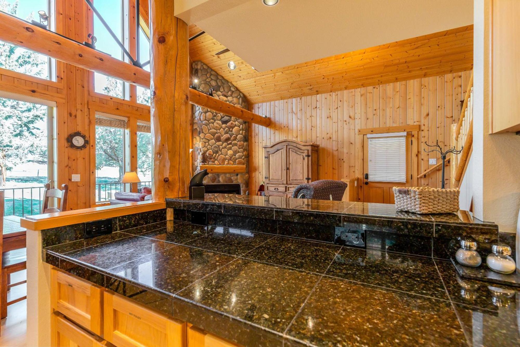 Eagle Crest With Hot Tub And Vibes Chalé Redmond